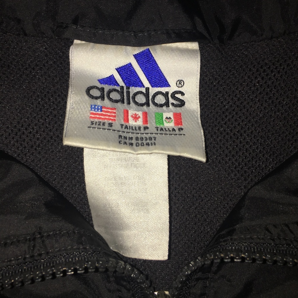 Vintage Adidas WindBreaker - Logo W/ 3 Stripes - Picture 3 of 7